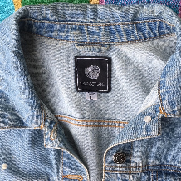 Women’s Bleach Splatter Light-Wash Denim Jacket - Picture 3 of 5